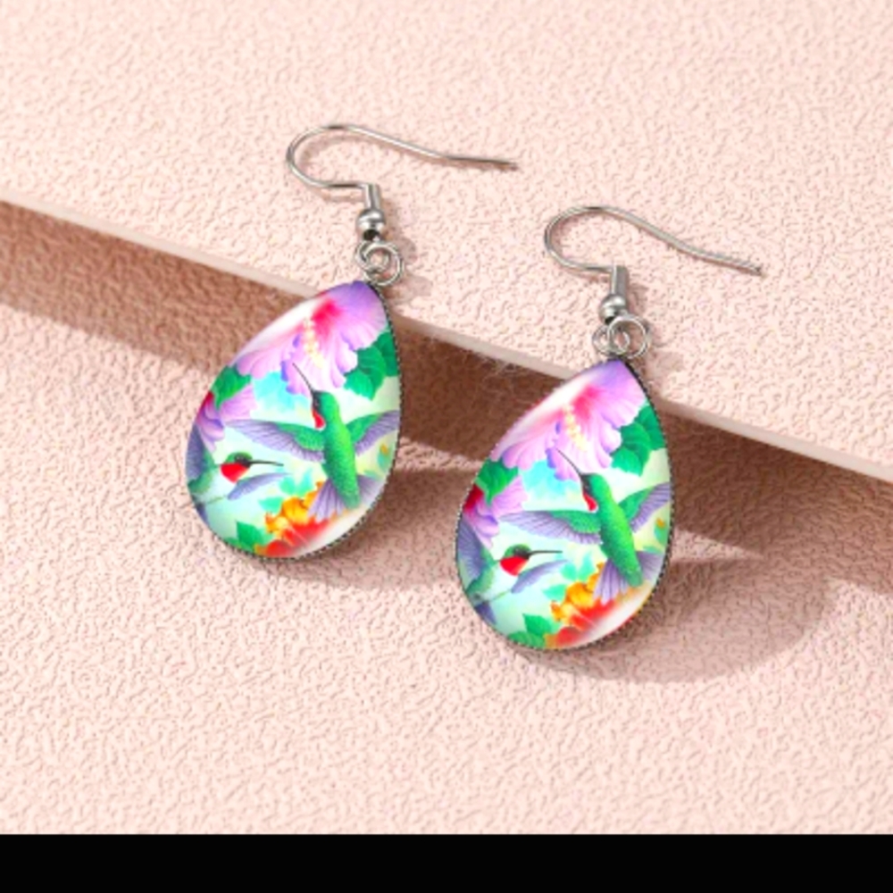 3/$25-Vibrant hummingbird earings ❤️